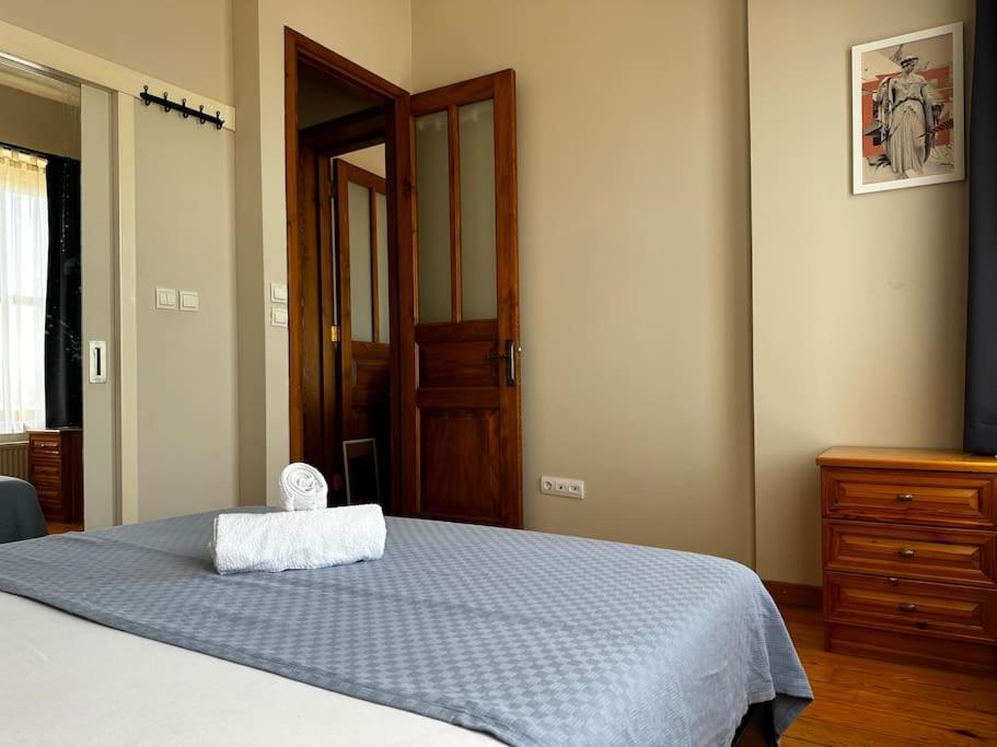 2br, 2ba, 4th Floor Of Historical Building ,galata Apartment