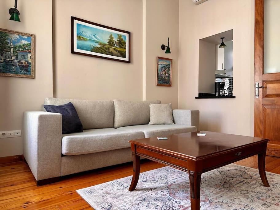 2br, 2ba, 4th Floor Of Historical Building ,galata İstanbul