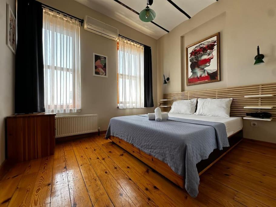 Daire 2br, 2ba, 4th Floor Of Historical Building ,galata İstanbul