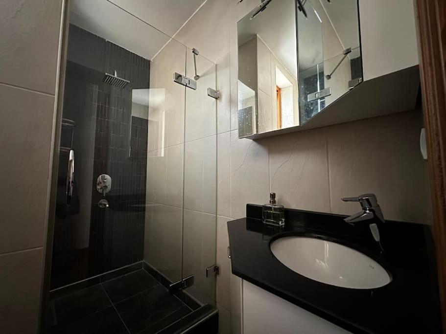 Apartment 2br, 2ba, 4th Floor Of Historical Building ,galata