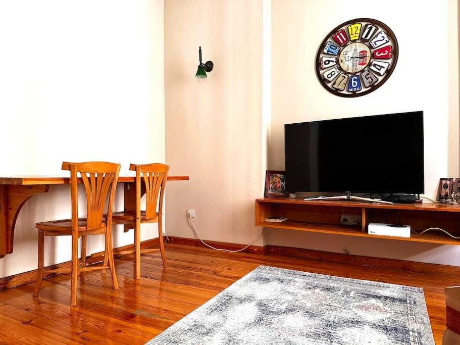 2br, 2ba, 4th Floor Of Historical Building ,galata Apartment Istanbul