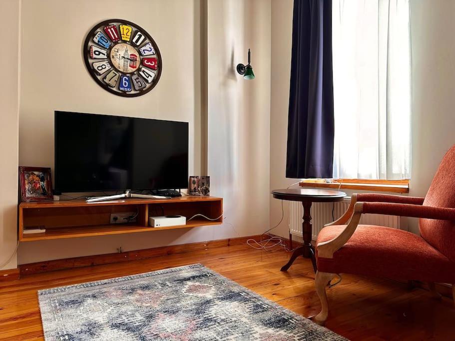 2br, 2ba, 4th Floor Of Historical Building ,galata * İstanbul