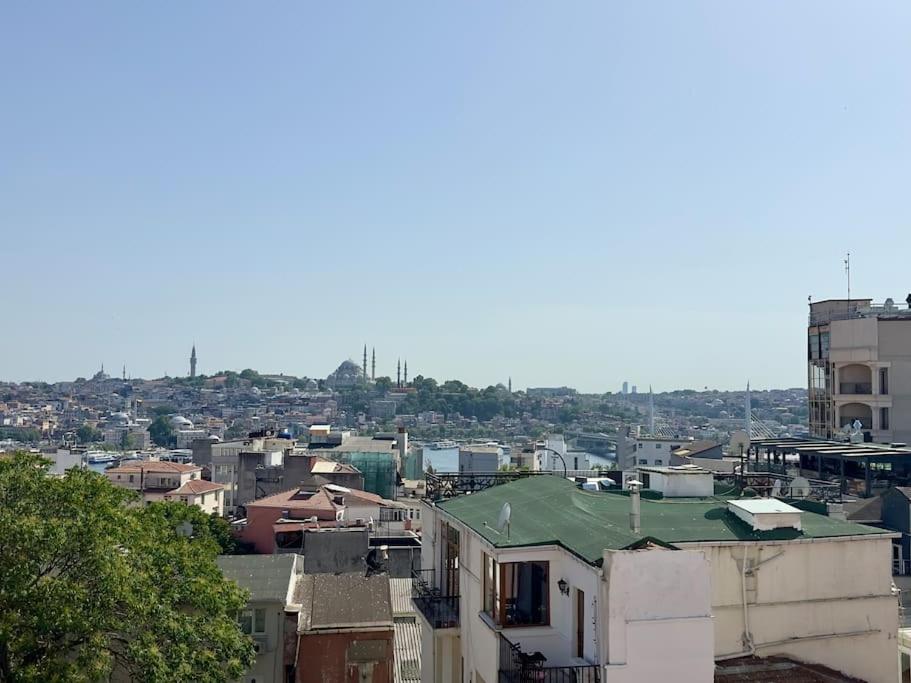 Daire 2br, 2ba, 4th Floor Of Historical Building ,galata *